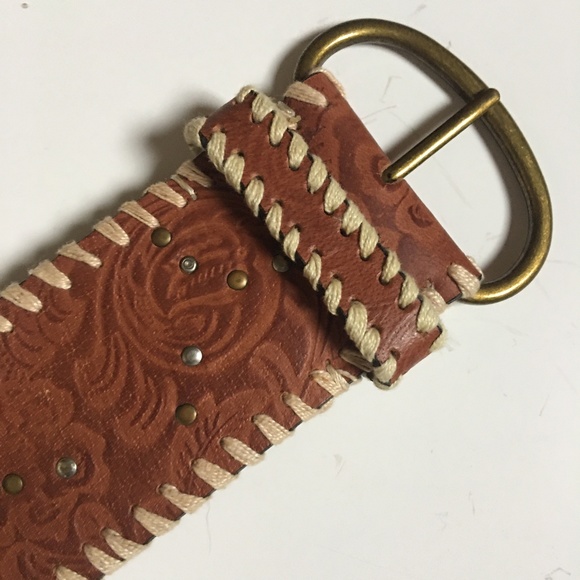 OLD NAVY Stud Embellished Tooled Leather Belt M - Picture 2 of 6